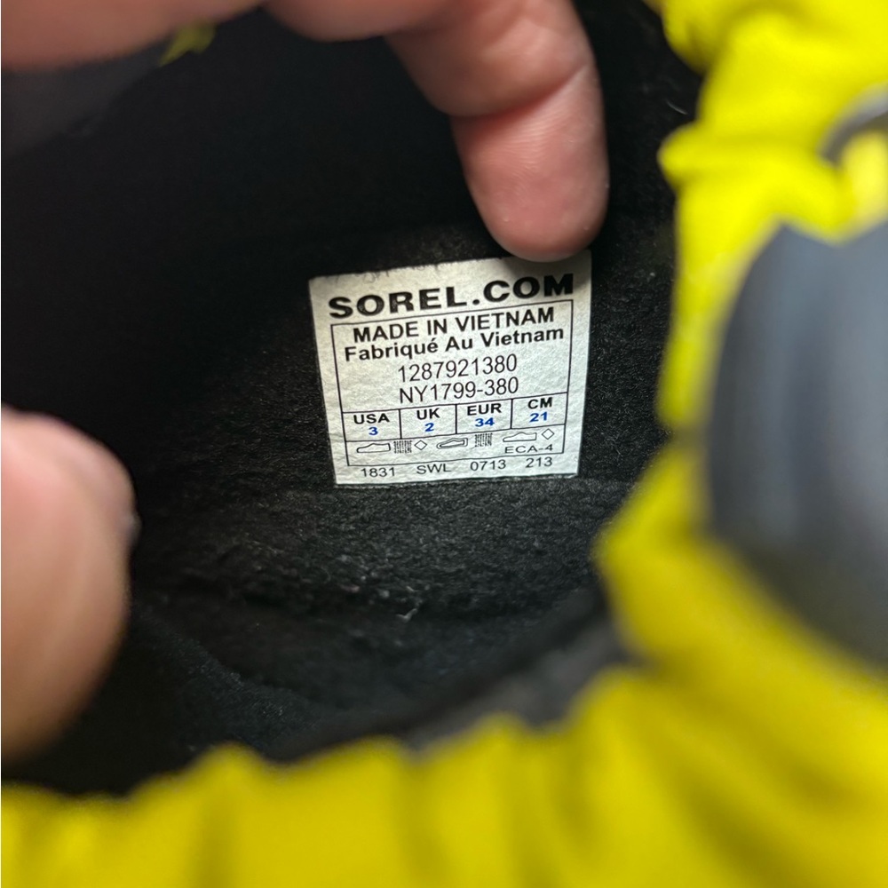 * | Sorel | snow boots. Size 3. - Picture 3 of 3